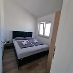 Apartmans Maslina Lägenhet
