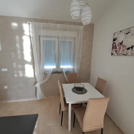 Apartmans Maslina Apartment *