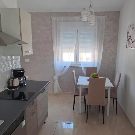 Apartmans Maslina Apartment